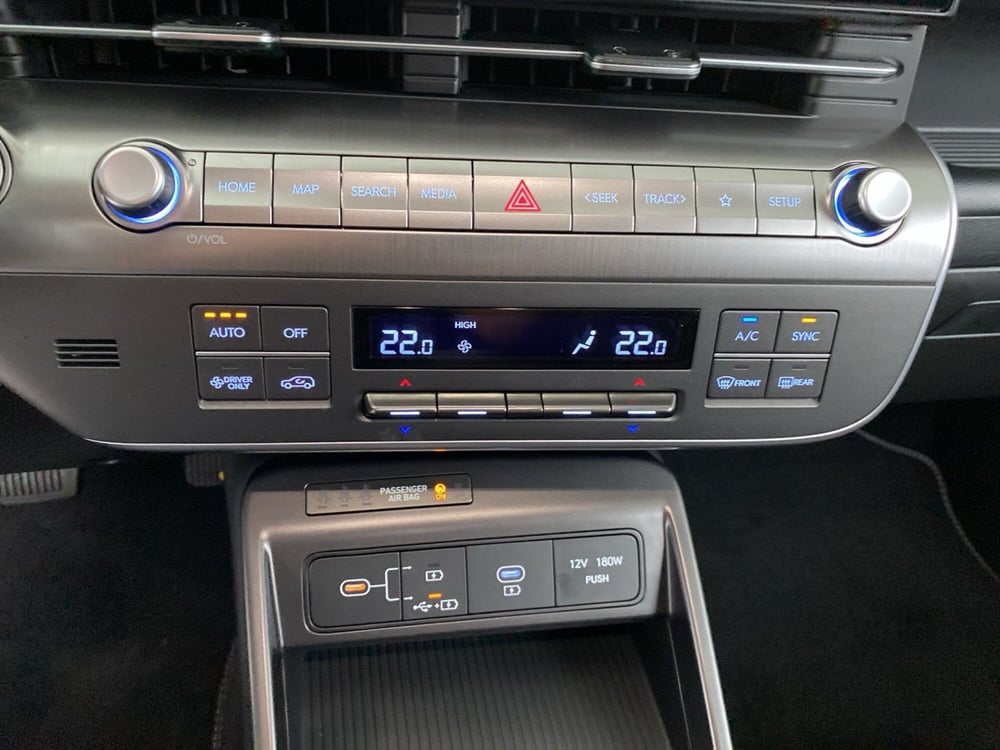 Hyundai Kona nuova a Lodi (12)