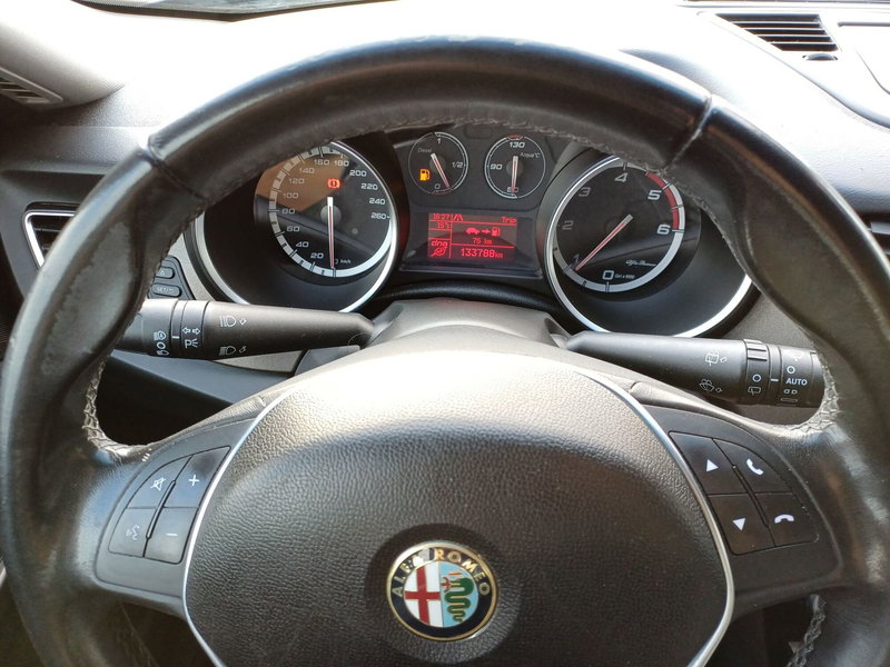 Alfa Romeo Giulietta usata a Modena (10)