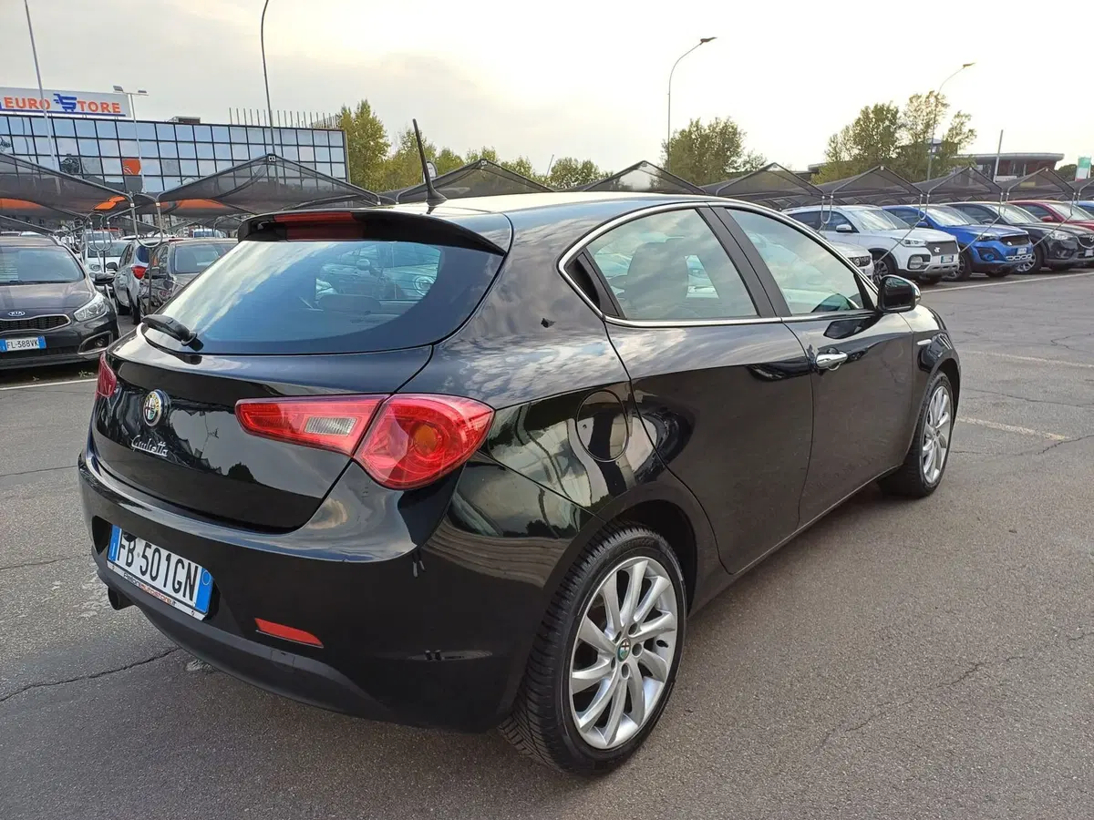 Alfa Romeo Giulietta usata a Modena (4)