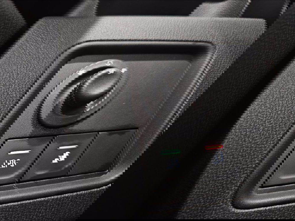 Dacia Duster usata a Palermo (19)