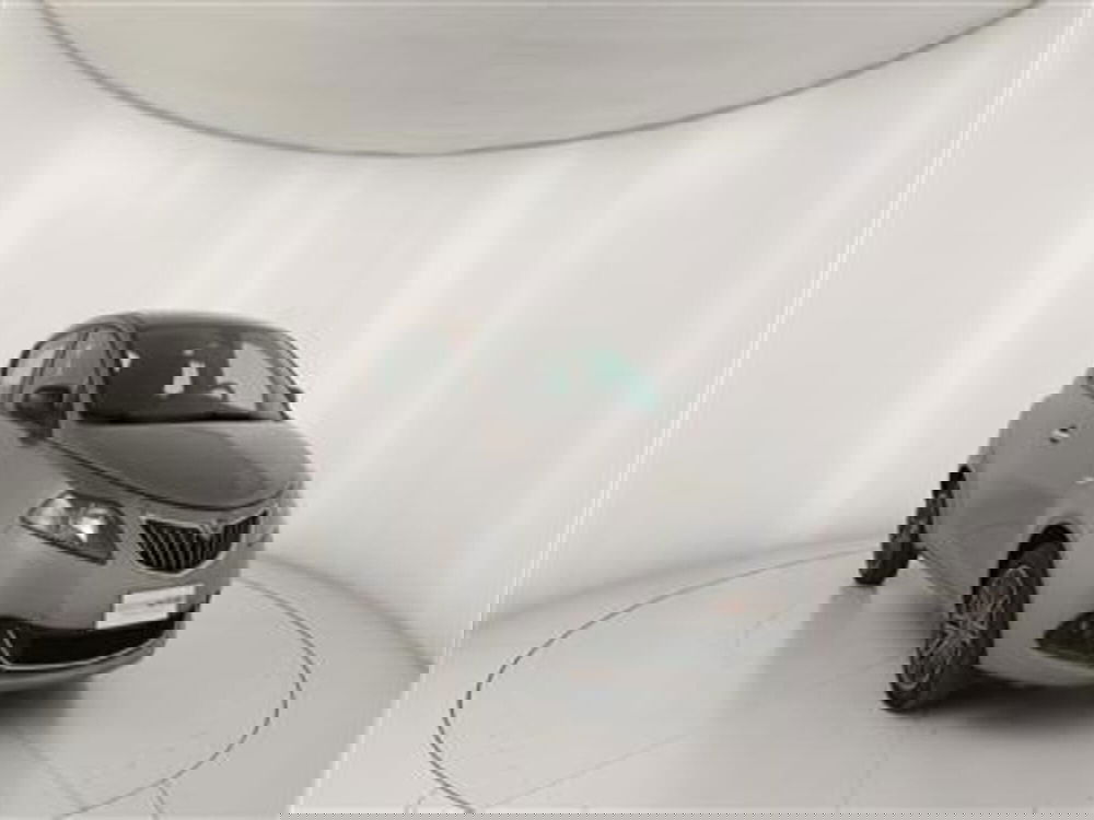 Lancia Ypsilon usata a Bari (11)