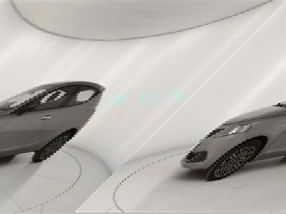Lancia Ypsilon usata a Bari (2)