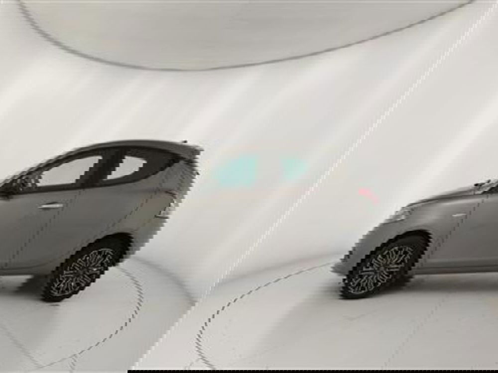 Lancia Ypsilon usata a Bari (3)