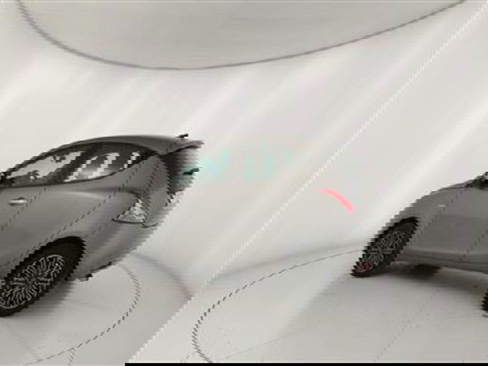 Lancia Ypsilon usata a Bari (4)