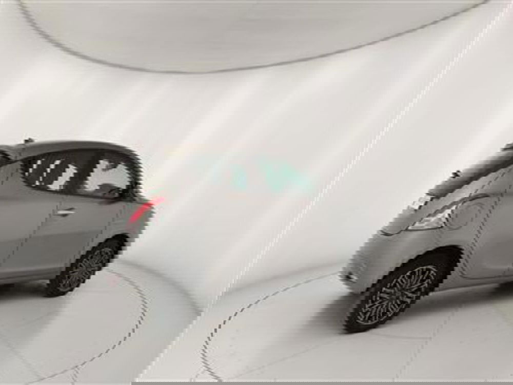 Lancia Ypsilon usata a Bari (8)