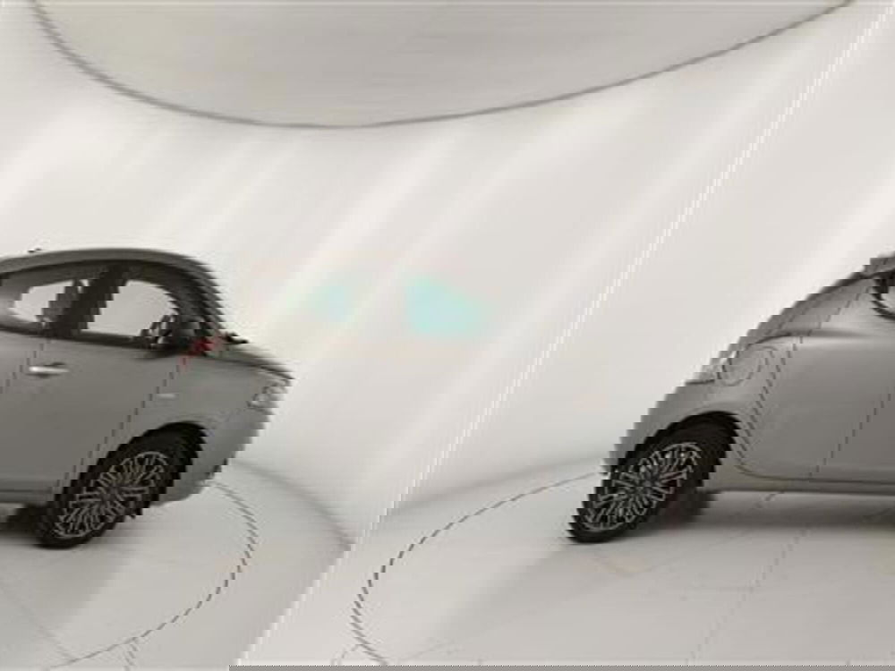 Lancia Ypsilon usata a Bari (9)