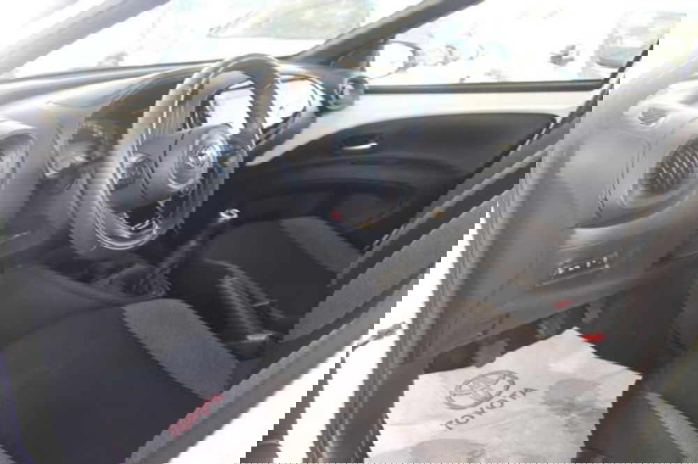 Toyota Aygo X nuova a Roma (12)
