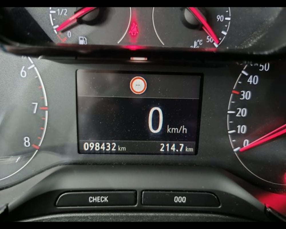 Opel Grandland X usata a Catania (9)