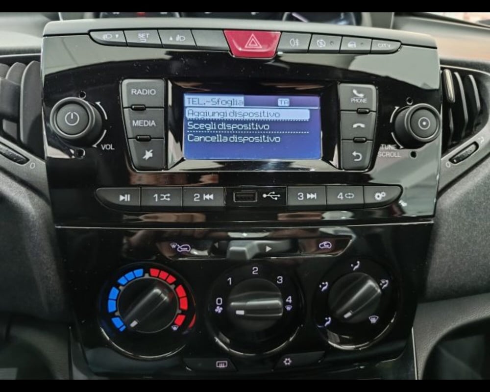 Lancia Ypsilon usata a Catania (10)