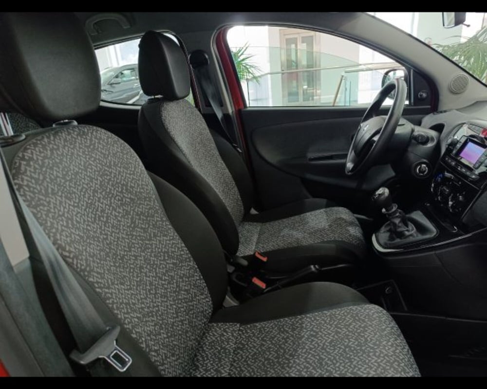 Lancia Ypsilon usata a Catania (15)