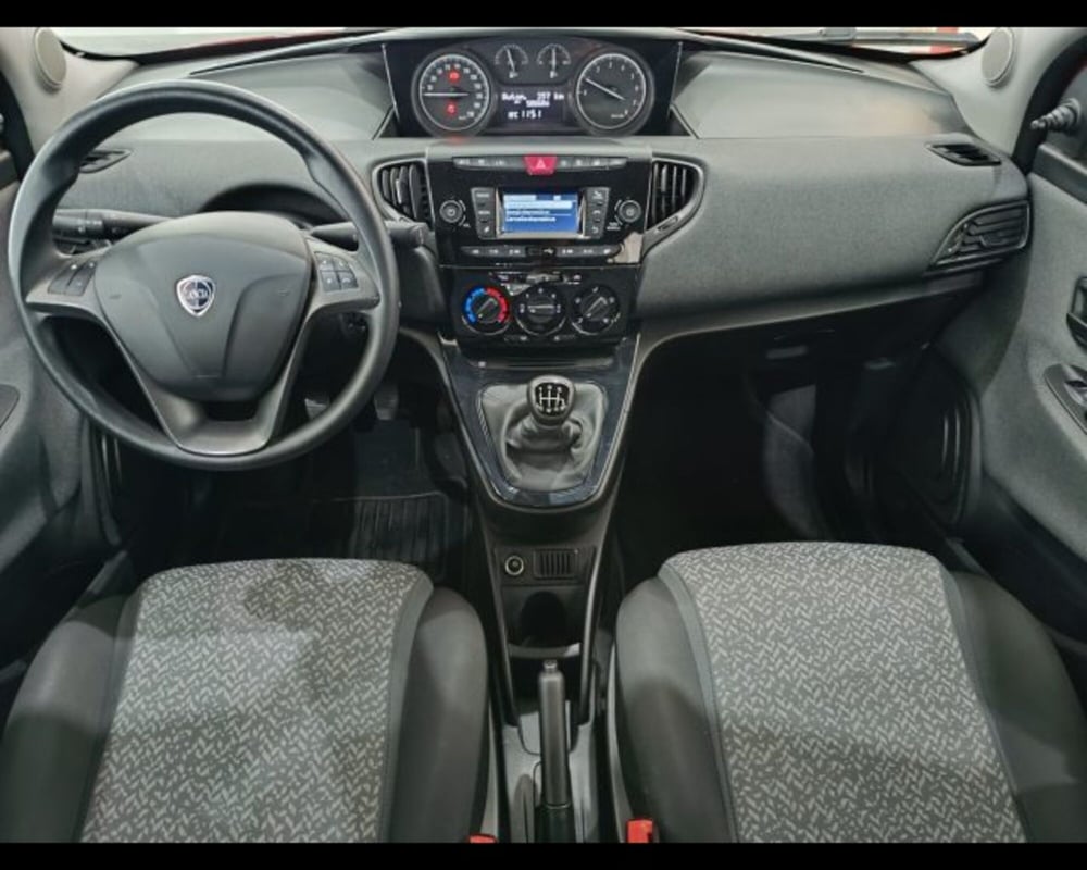 Lancia Ypsilon usata a Catania (7)