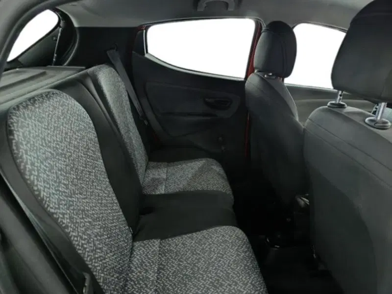 Lancia Ypsilon usata a Catania (11)