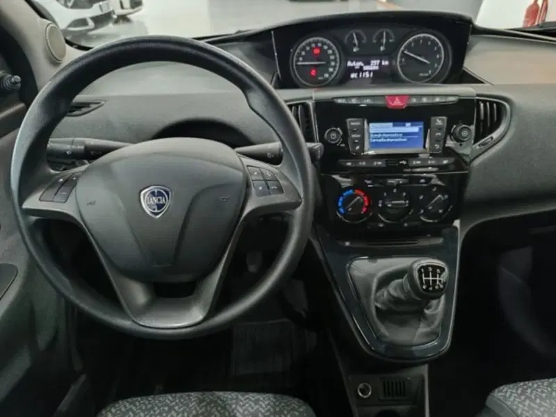 Lancia Ypsilon usata a Catania (15)