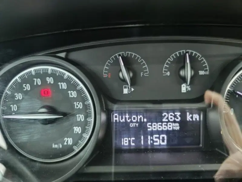 Lancia Ypsilon usata a Catania (16)