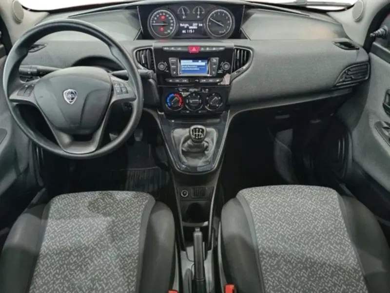 Lancia Ypsilon usata a Catania (7)