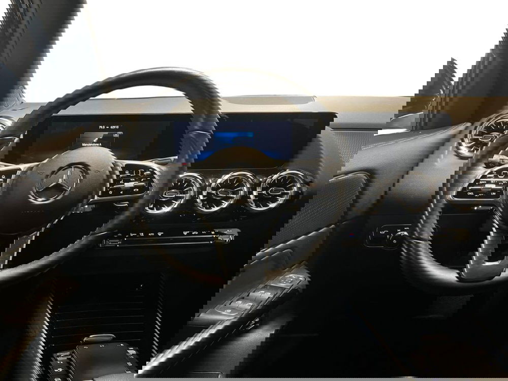 Mercedes-Benz EQA usata a Milano (11)