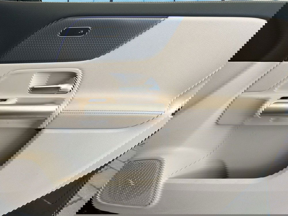 Mercedes-Benz EQA usata a Cosenza (17)