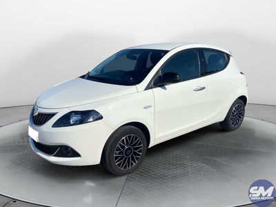 Lancia Ypsilon 1.0 FireFly 5 porte S&amp;S Hybrid Ecochic Silver del 2024 usata a Siena