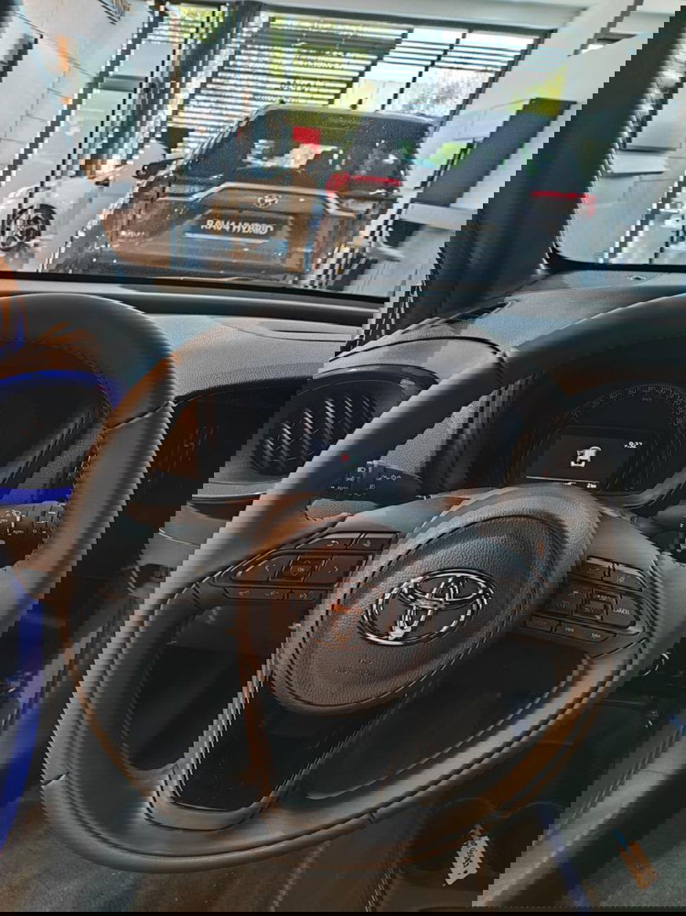 Toyota Aygo X nuova a Perugia (9)