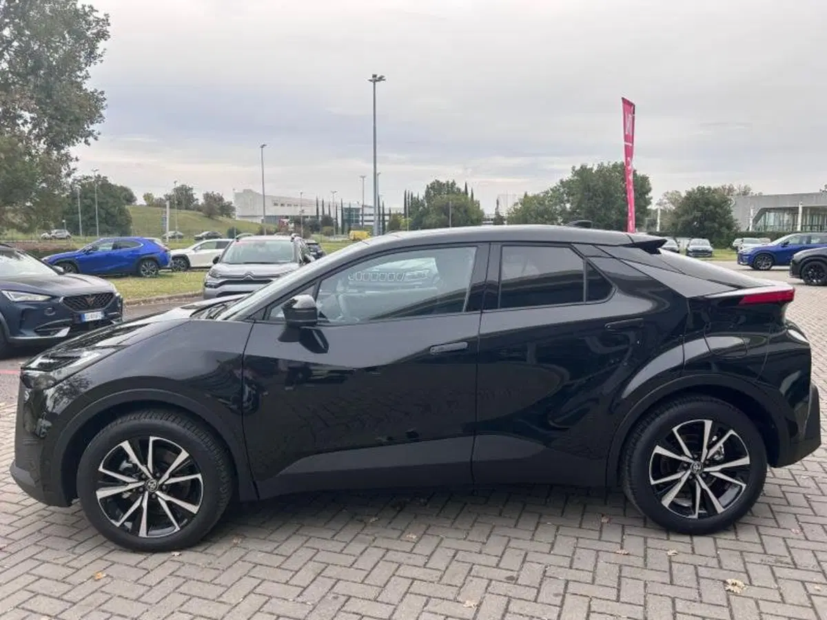 Toyota Toyota C-HR nuova a Perugia