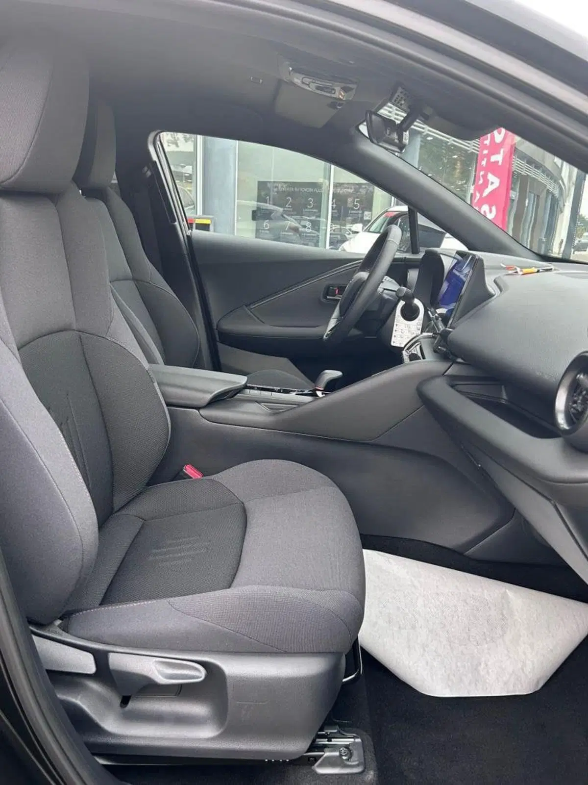 Toyota Toyota C-HR nuova a Perugia (4)