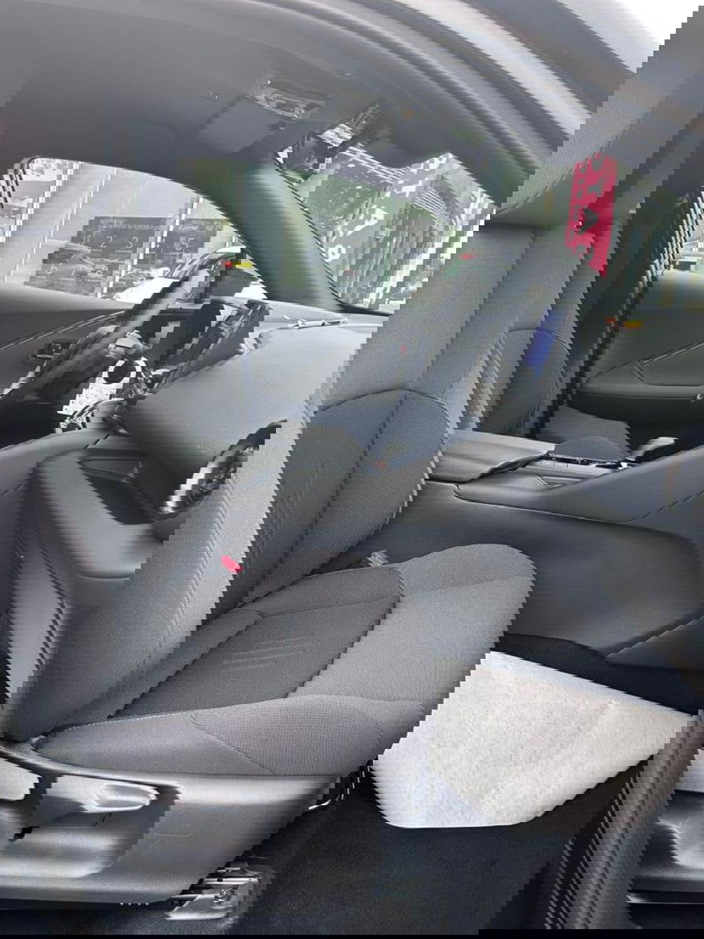 Toyota Toyota C-HR nuova a Perugia (4)