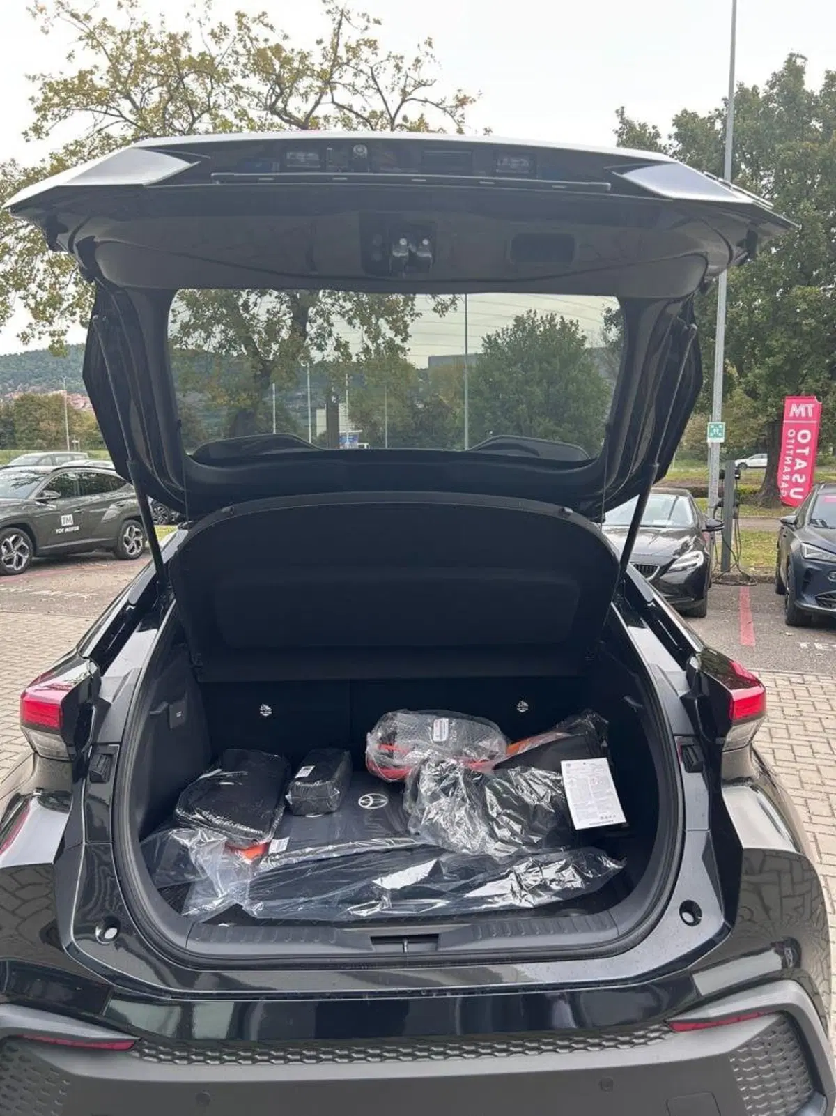 Toyota Toyota C-HR nuova a Perugia (8)