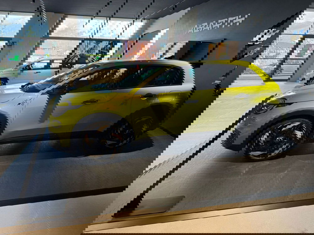 Abarth 600e nuova a Frosinone (12)