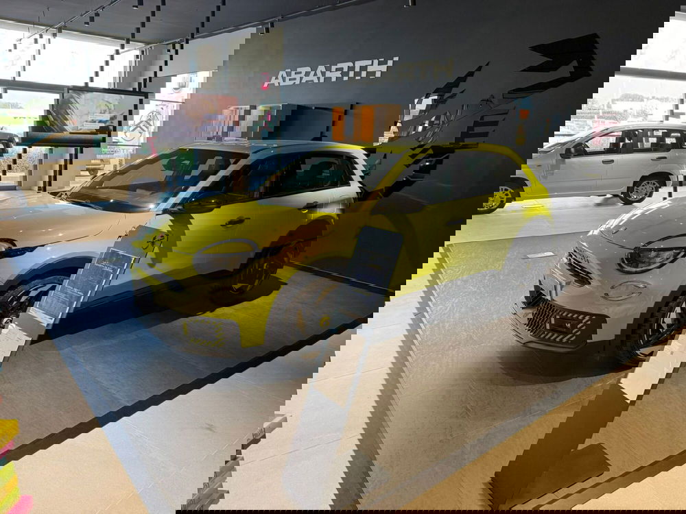 Abarth 600e nuova a Frosinone (8)