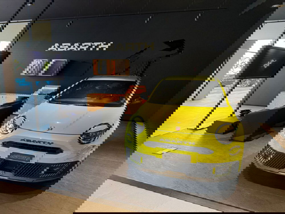 Abarth 600e nuova a Frosinone (9)
