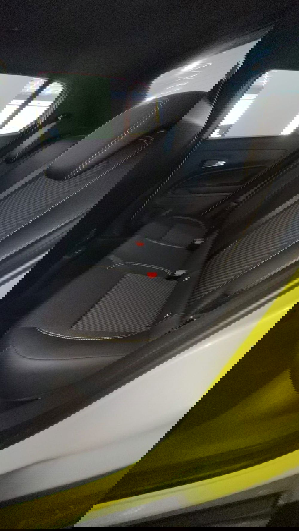 Abarth 600e nuova a Frosinone (9)