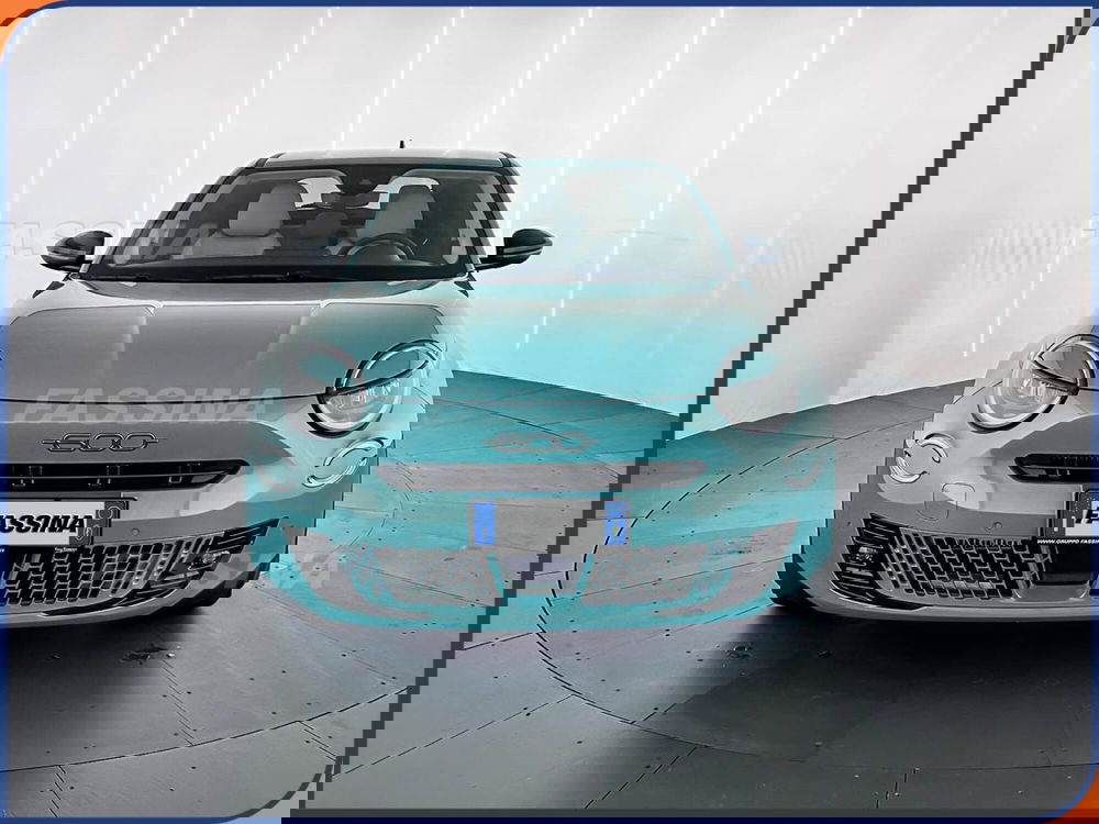 Fiat 600 nuova a Milano (2)