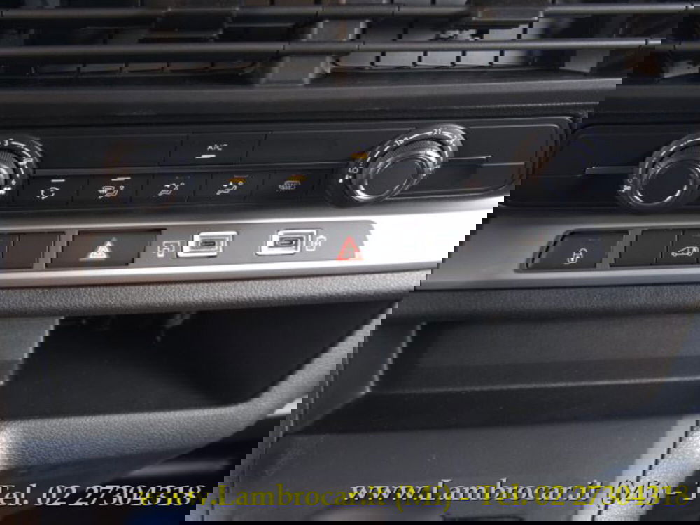 Opel Vivaro Furgone nuova a Milano (11)