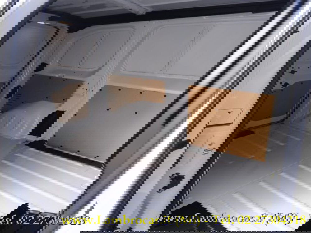 Opel Vivaro Furgone nuova a Milano (14)