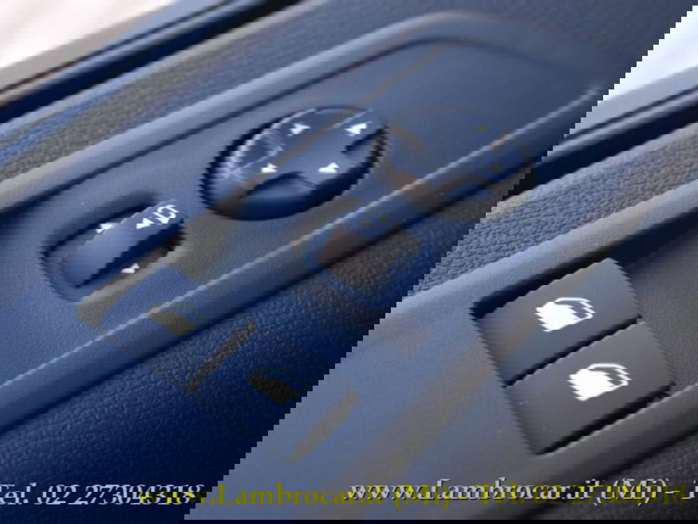 Opel Vivaro Furgone nuova a Milano (18)