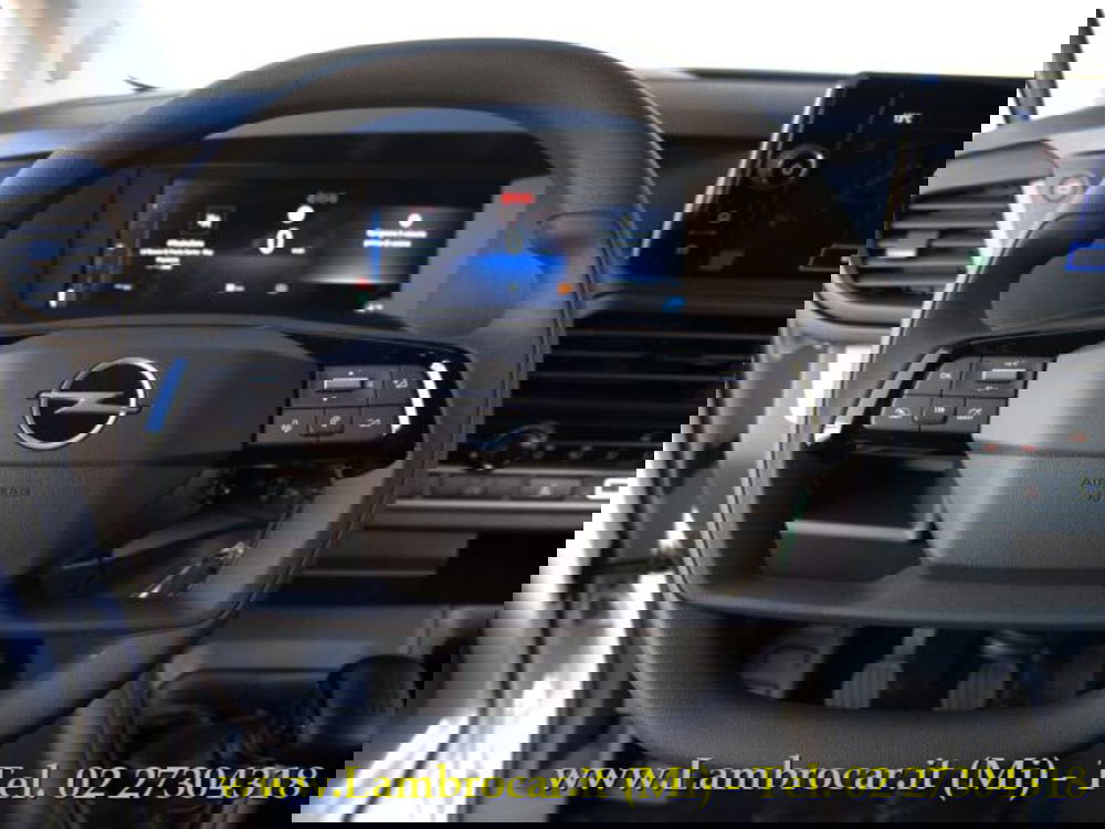 Opel Vivaro Furgone nuova a Milano (4)