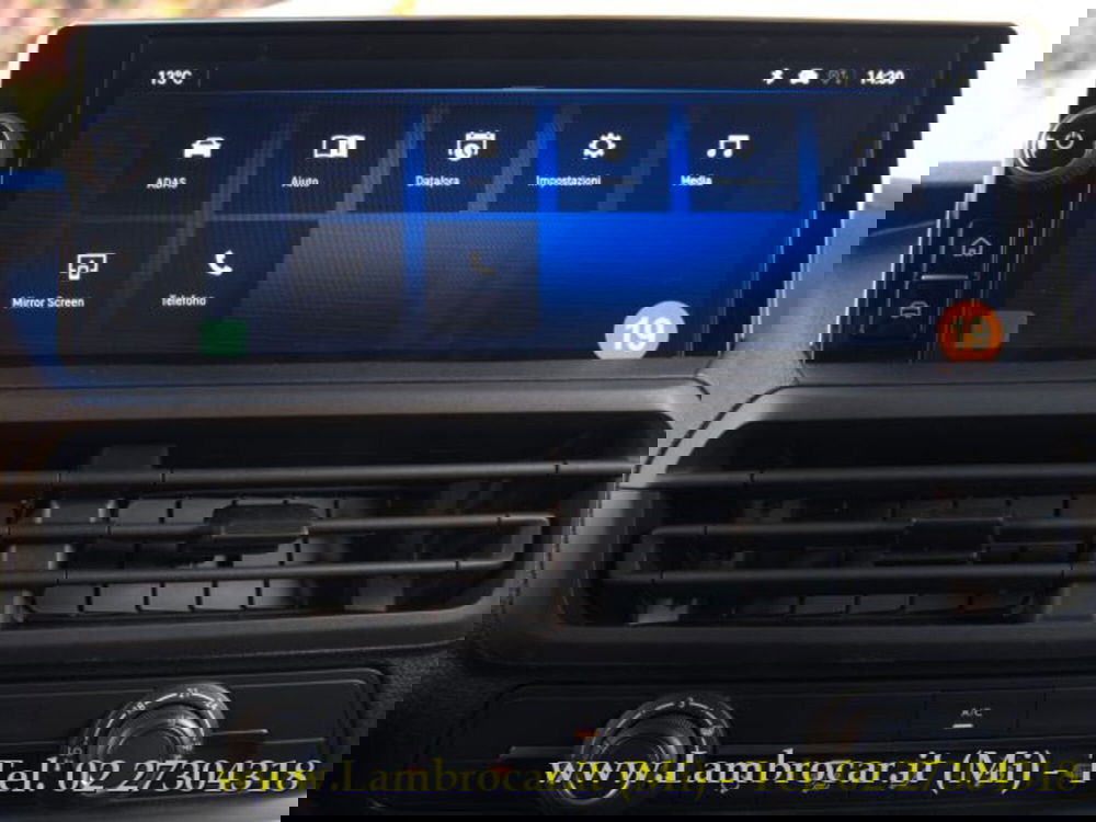 Opel Vivaro Furgone nuova a Milano (9)