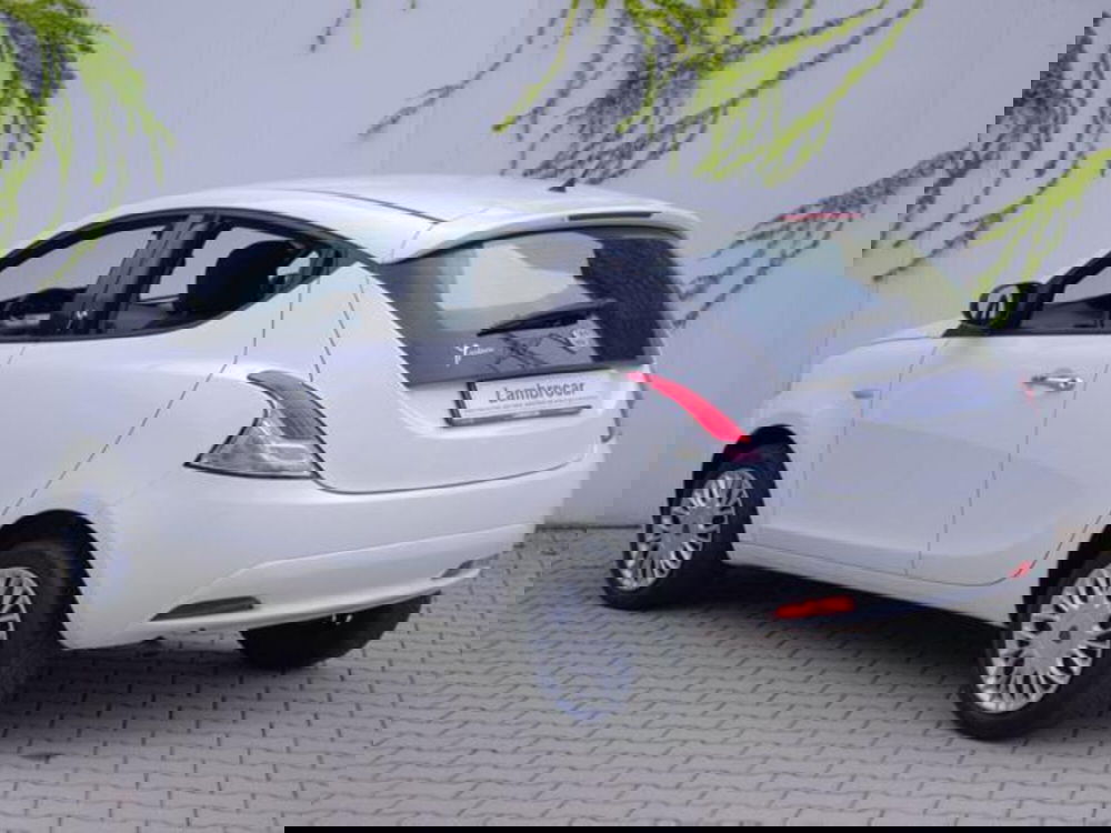Lancia Ypsilon usata a Milano (13)
