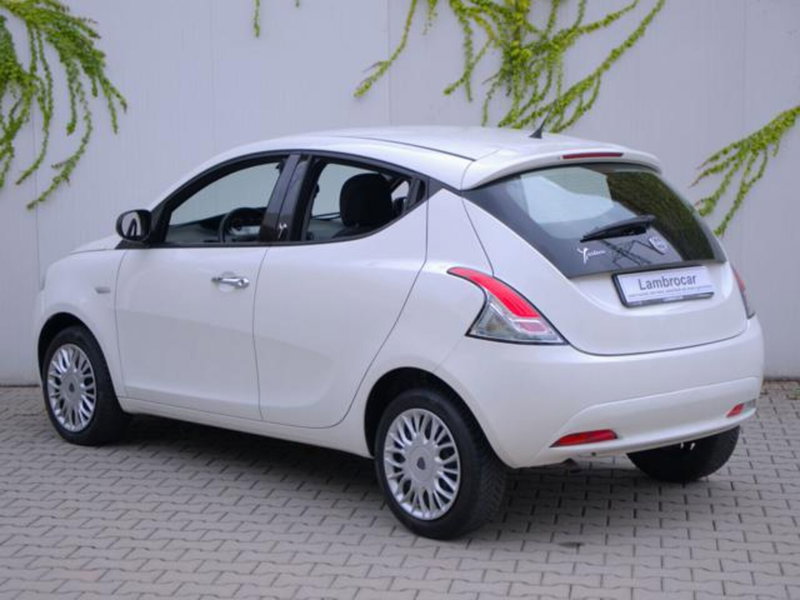 Lancia Ypsilon usata a Milano (13)