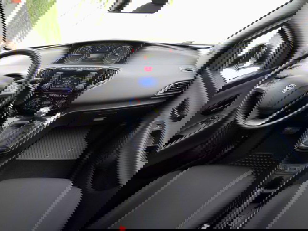 Lancia Ypsilon usata a Milano (2)