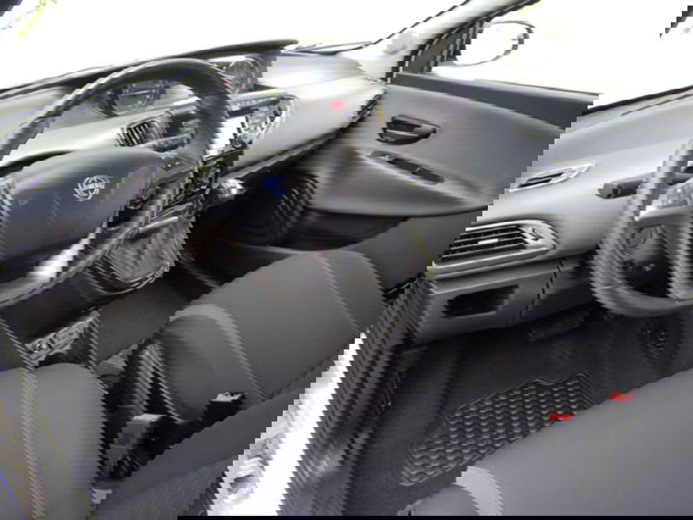 Lancia Ypsilon usata a Milano (3)