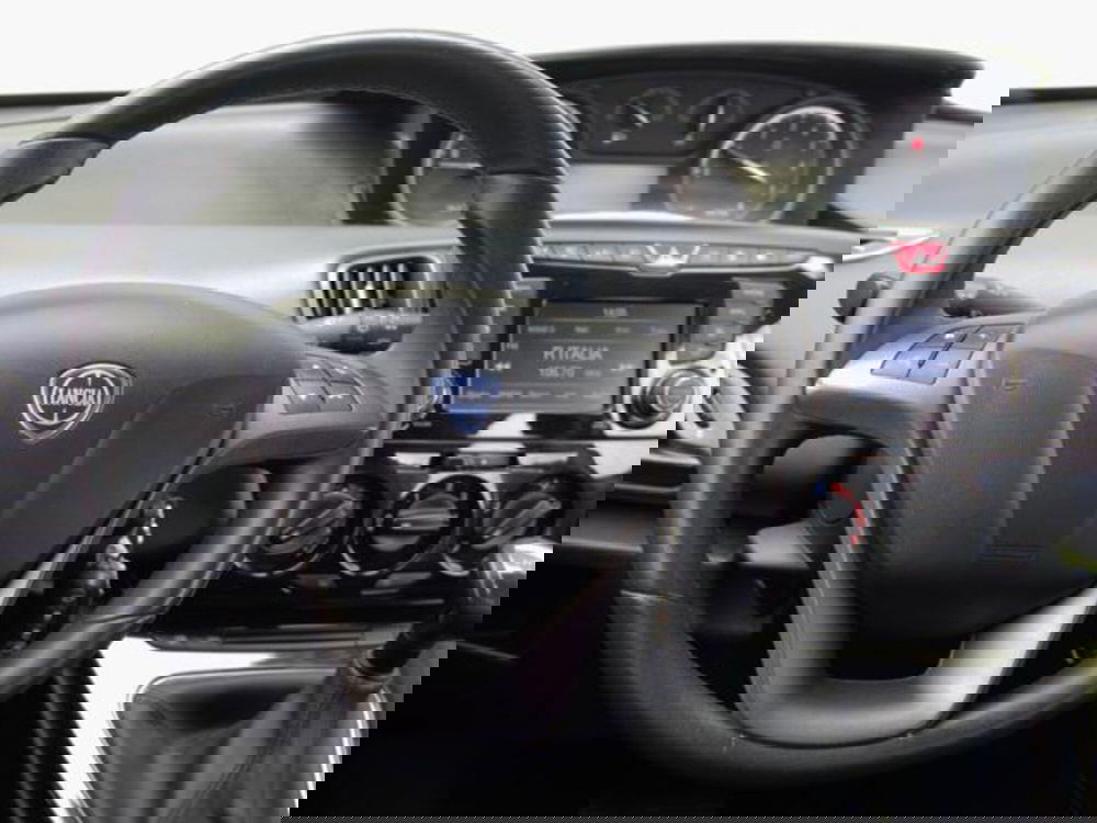 Lancia Ypsilon usata a Milano (6)