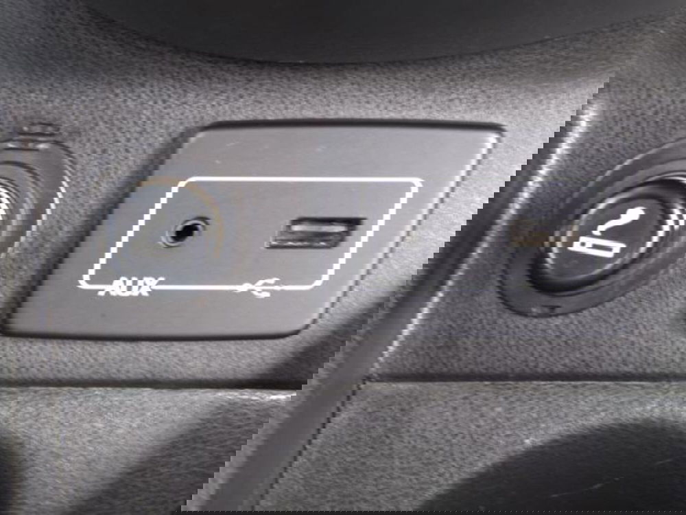 Lancia Ypsilon usata a Milano (9)