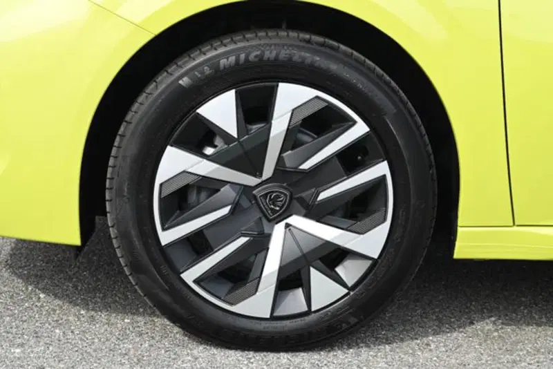 Peugeot 208 nuova a Torino (10)
