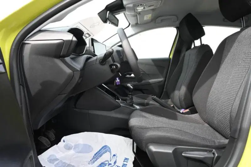 Peugeot 208 nuova a Torino (13)