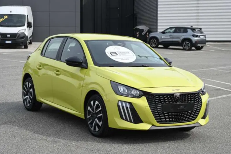 Peugeot 208 nuova a Torino (3)