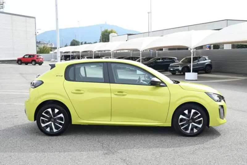Peugeot 208 nuova a Torino (4)