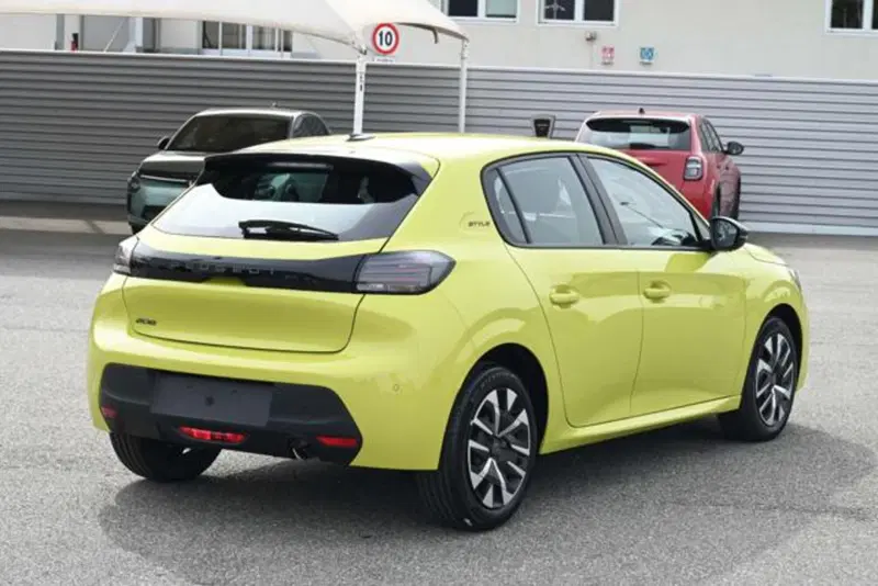 Peugeot 208 nuova a Torino (5)