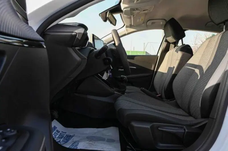 Peugeot 208 nuova a Torino (13)
