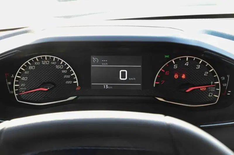 Peugeot 208 nuova a Torino (17)